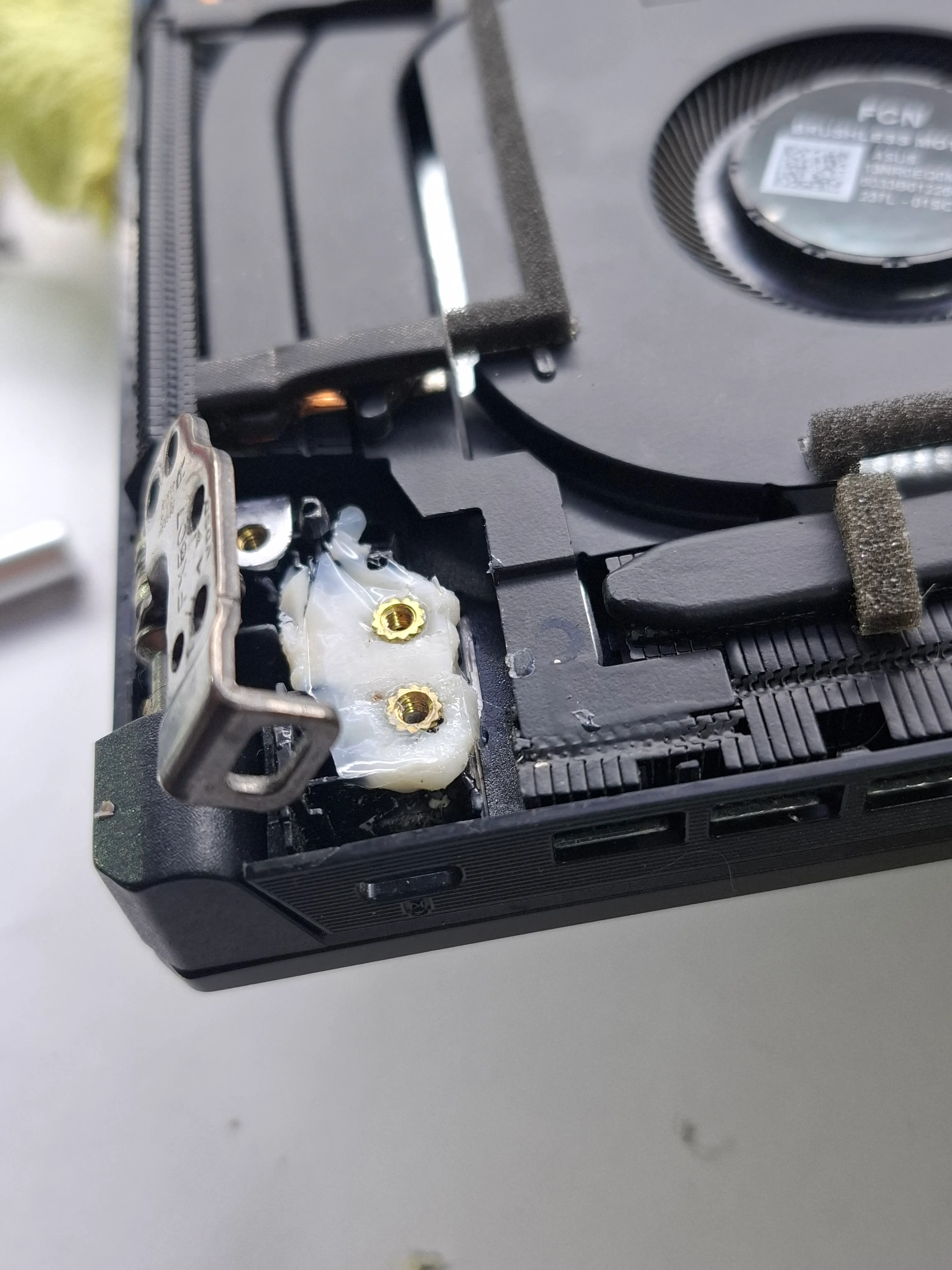ASUS TUF: Восстановление выломанных петель и бонок крепления корпуса