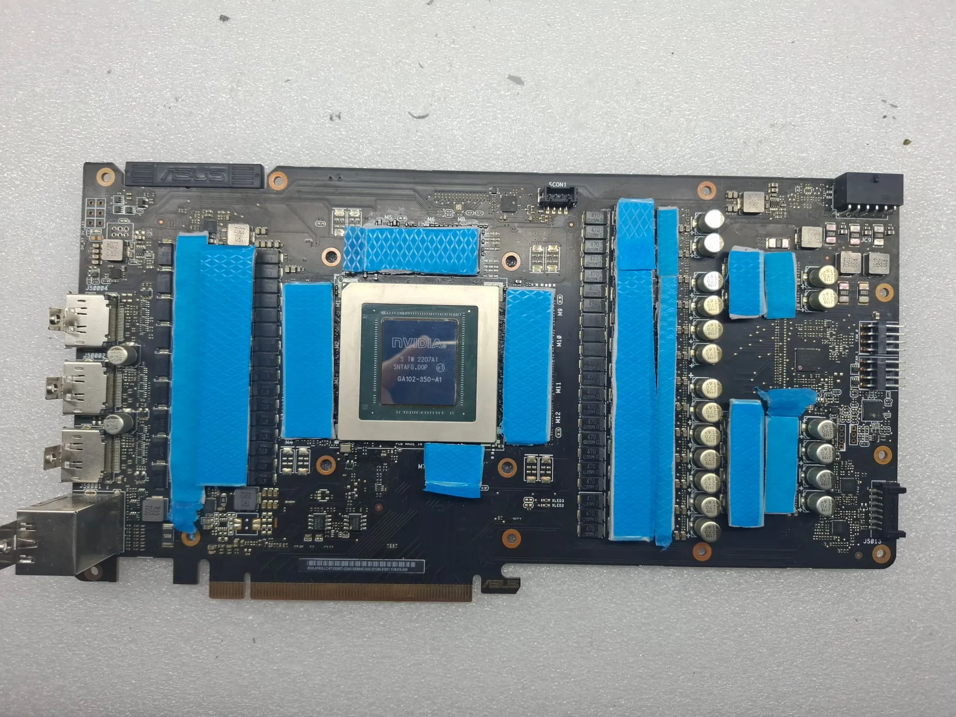 PCB с новыми термопрокладками вид 1 — GDDR6X и VRM, свежая паста на GA102