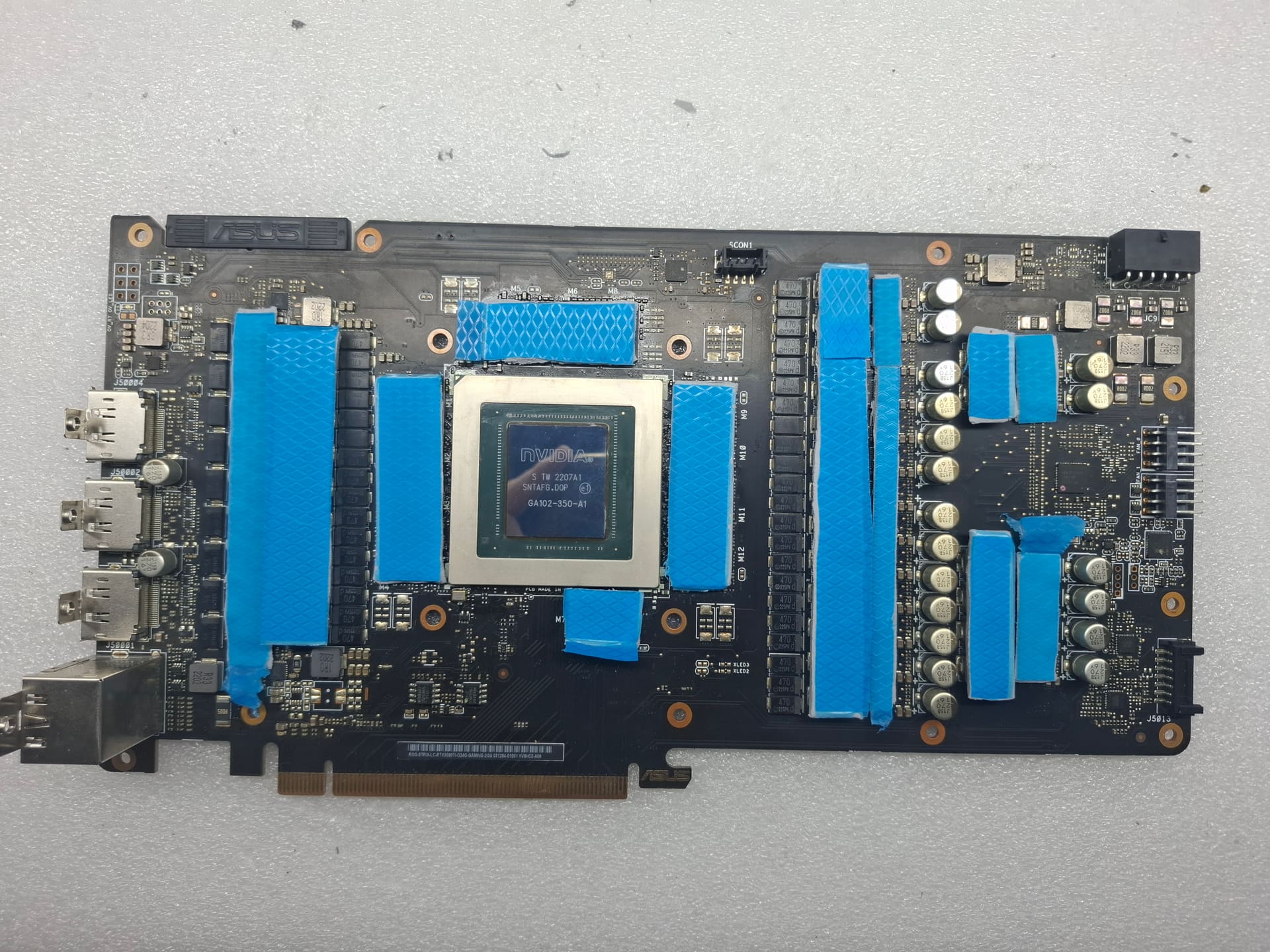 Печатная плата RTX 3090 Ti с новыми термопрокладками — вид 1